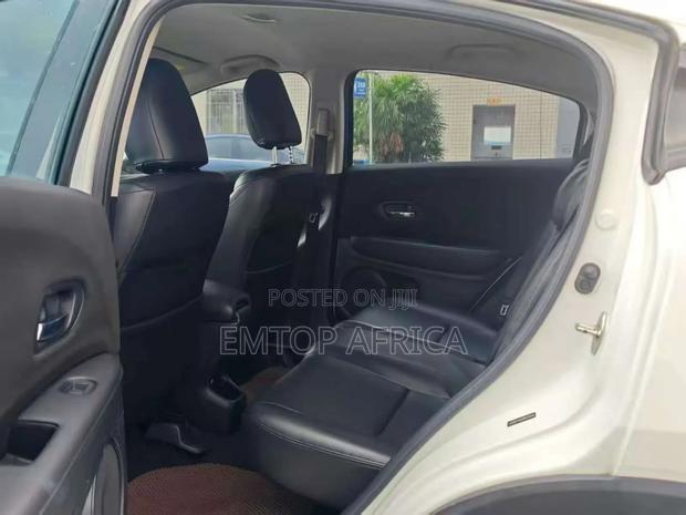 Honda HR-V 2021 White photo 6