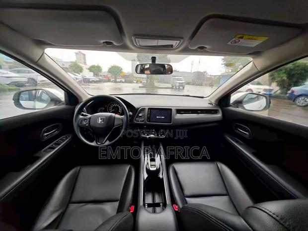 Honda HR-V 2021 White photo 3