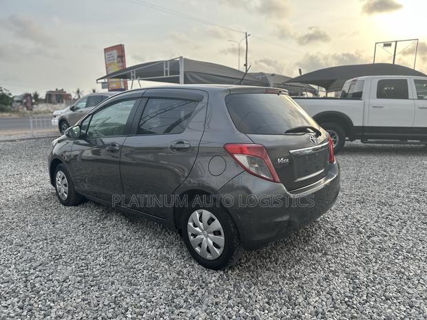 Toyota Vitz 2013 Gray photo 4