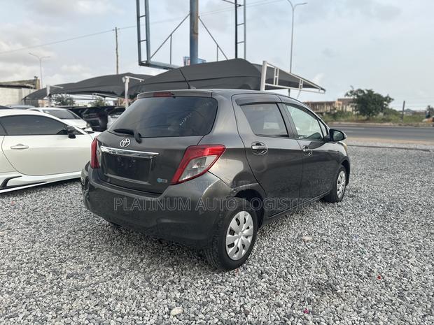 Toyota Vitz 2013 Gray photo 5