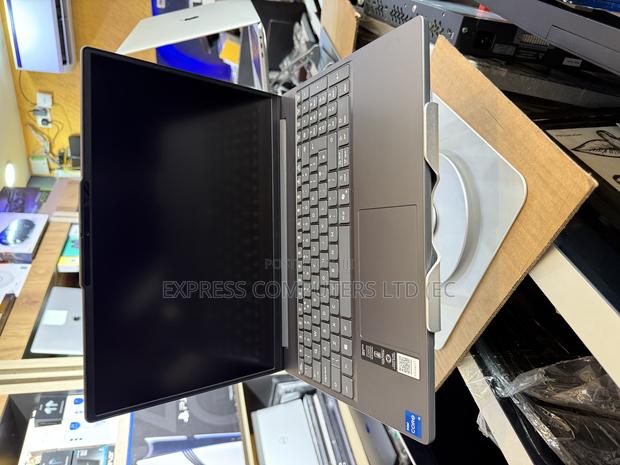 Laptop Lenovo Ideapad 3 16GB Intel Core I5 SSHD (Hybrid) 512GB photo 3