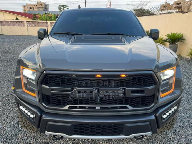 Ford F-150 Raptor 4x4 SuperCrew Cab Styleside 5.5 ft. box 145 in. WB