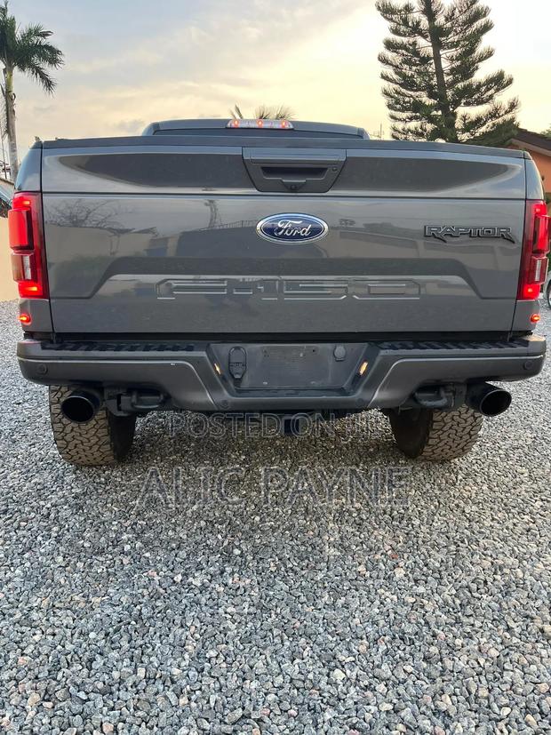 Ford F-150 Raptor 4x4 SuperCrew Cab Styleside 5.5 ft. box 145 in. WB