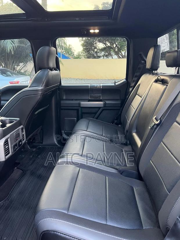 Ford F-150 Raptor 4x4 SuperCrew Cab Styleside 5.5 ft. box 145 in. WB