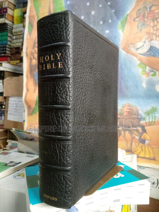 19-60s Oxford Press Oldest Holy Bible Discovered · Photo 4