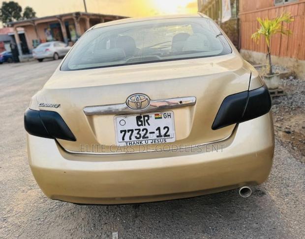 Toyota Camry LE 4dr Sedan (2.4L 4cyl 5A) 2008 Gold photo 3