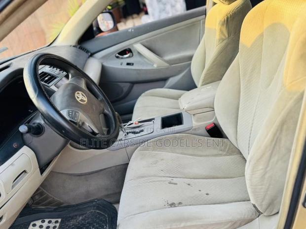 Toyota Camry LE 4dr Sedan (2.4L 4cyl 5A) 2008 Gold photo 4