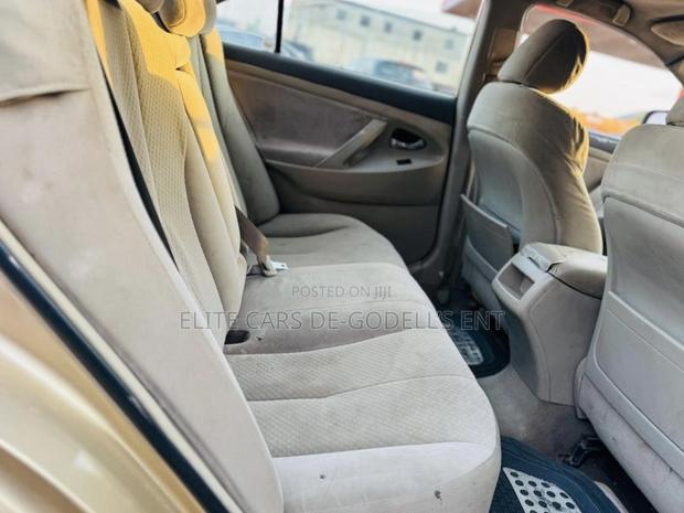 Toyota Camry LE 4dr Sedan (2.4L 4cyl 5A) 2008 Gold photo 6
