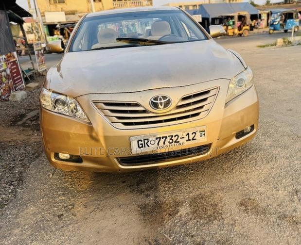Toyota Camry LE 4dr Sedan (2.4L 4cyl 5A) 2008 Gold photo 5