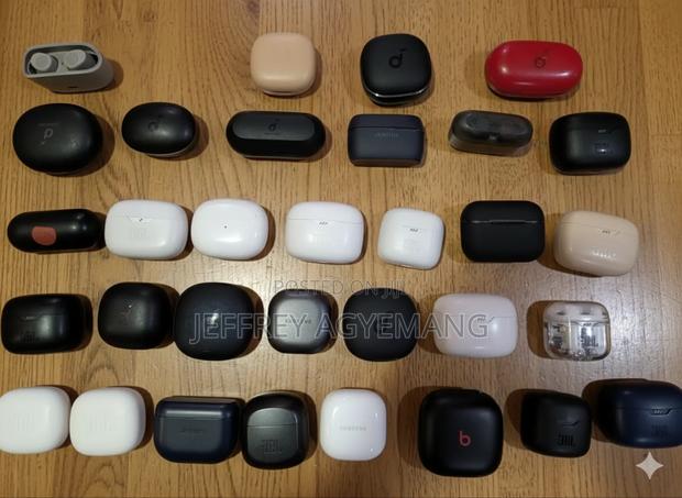 JBL and Soundcore Earbuds · Photo 4