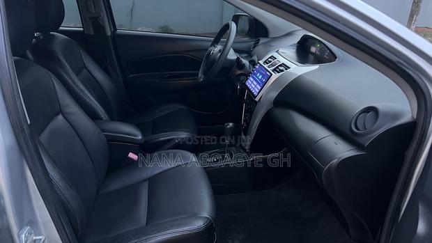 Toyota Belta 2010 Silver