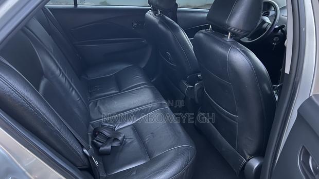 Toyota Belta 2010 Silver