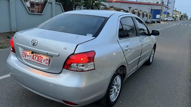 Toyota Belta 2010 Silver