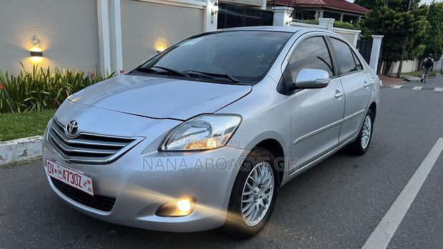 Toyota Belta 2010 Silver