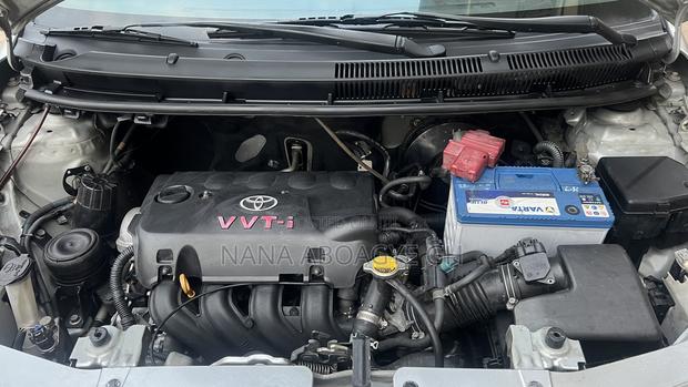 Toyota Belta 2010 Silver