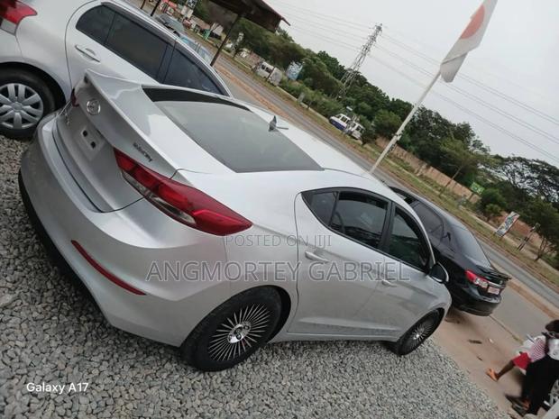 Hyundai Elantra 2018 Silver