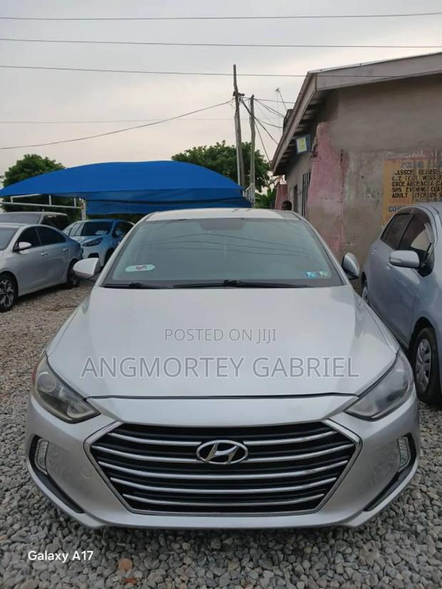 Hyundai Elantra 2018 Silver