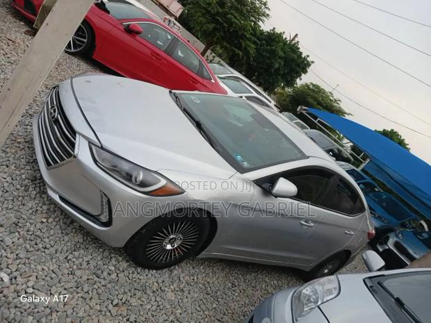 Hyundai Elantra 2018 Silver