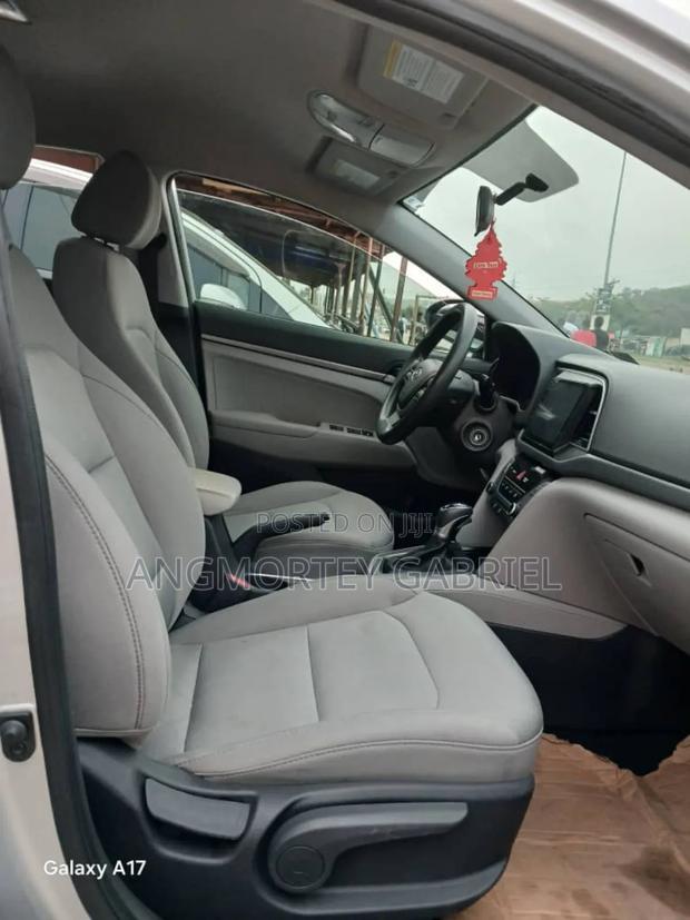 Hyundai Elantra 2018 Silver