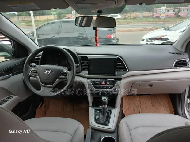 Hyundai Elantra 2018 Silver