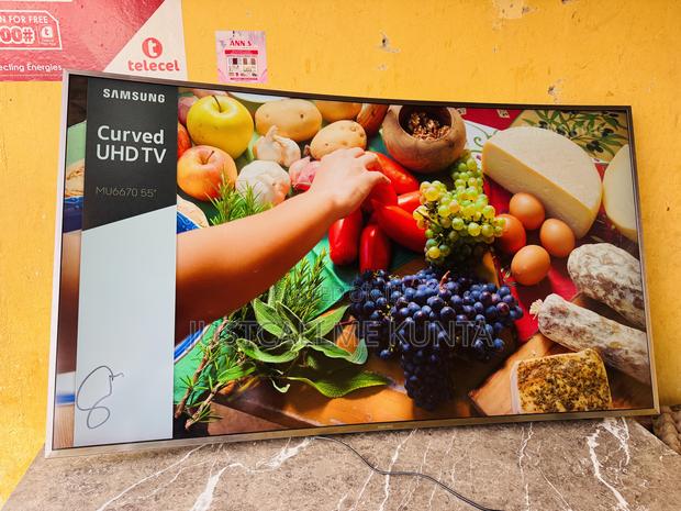 Samsung Curved Smart Tv photo 2