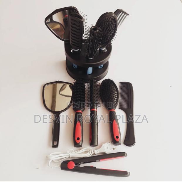 Comb And Mirror Set With Hair Straightener · Photo 1
