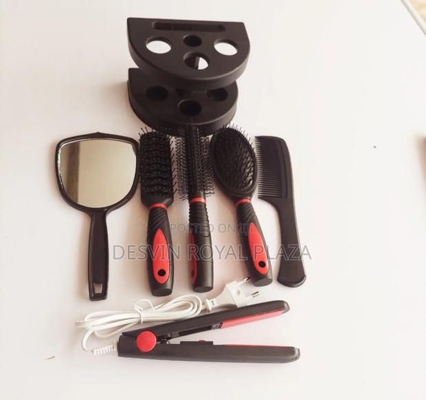 Comb And Mirror Set With Hair Straightener · Photo 2