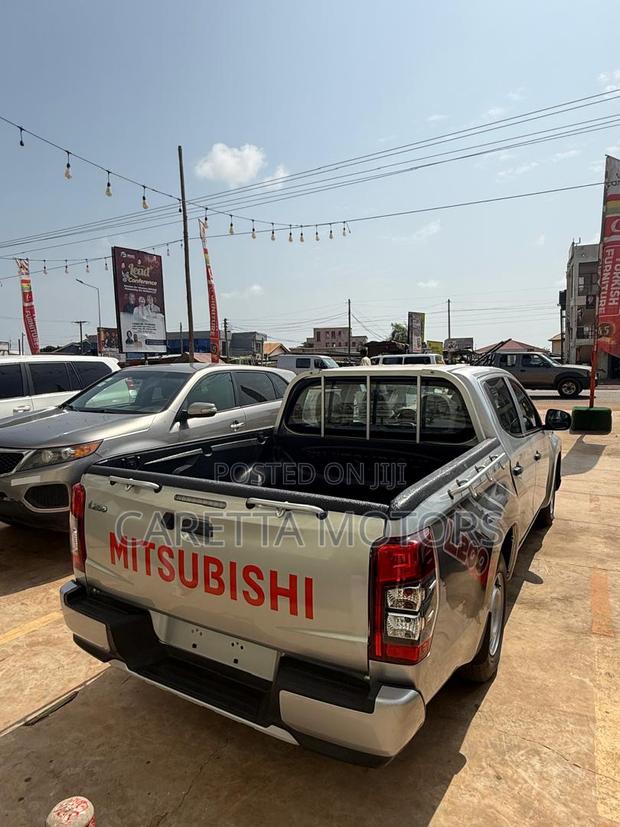 New Mitsubishi L200 2023 Silver