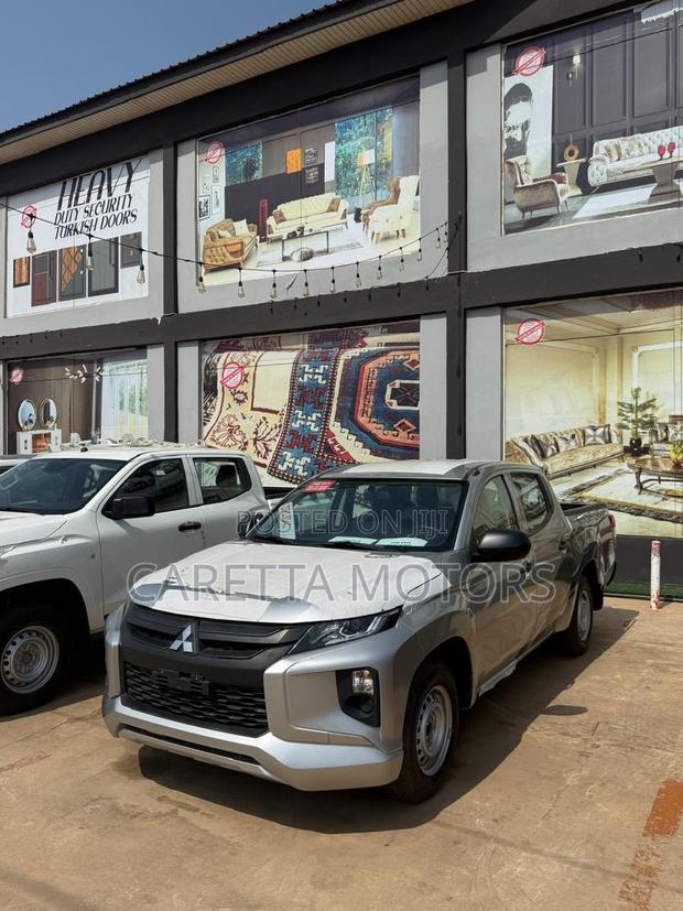 New Mitsubishi L200 2023 Silver