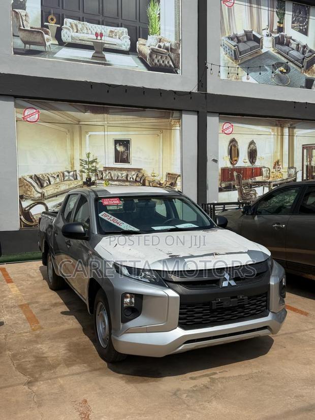 New Mitsubishi L200 2023 Silver