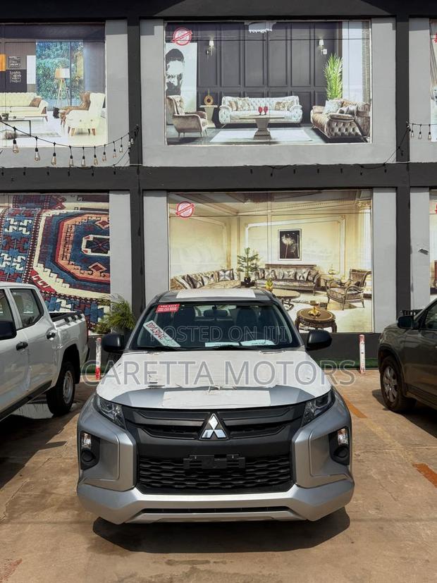 New Mitsubishi L200 2023 Silver