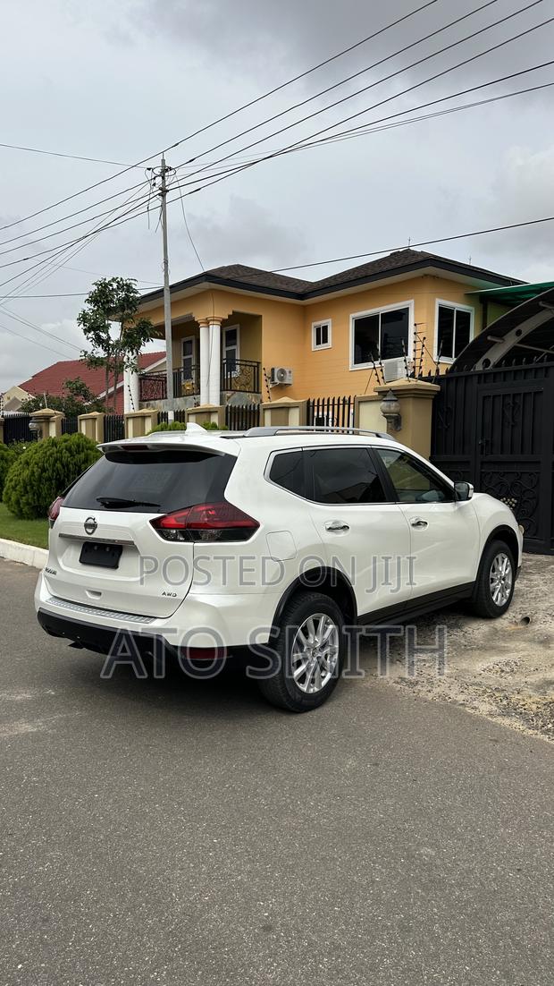 Nissan Rogue 2020 White · Photo 2