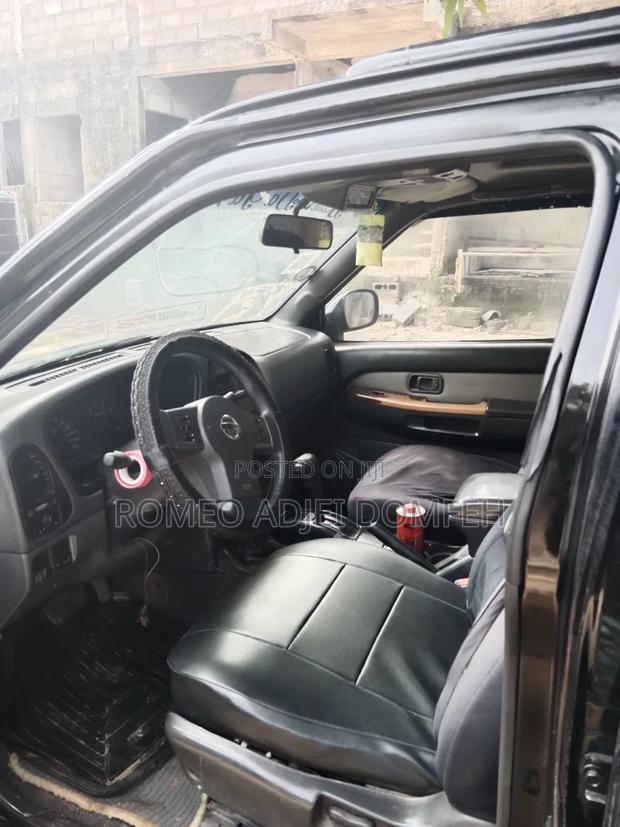 Nissan Pathfinder 1999 Black