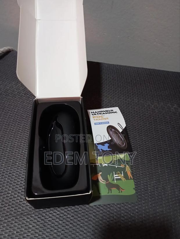Queenmew Handheld Ultrasonic Dog Trainer photo 2