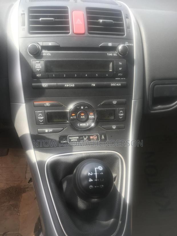 Toyota Auris 2010 Black