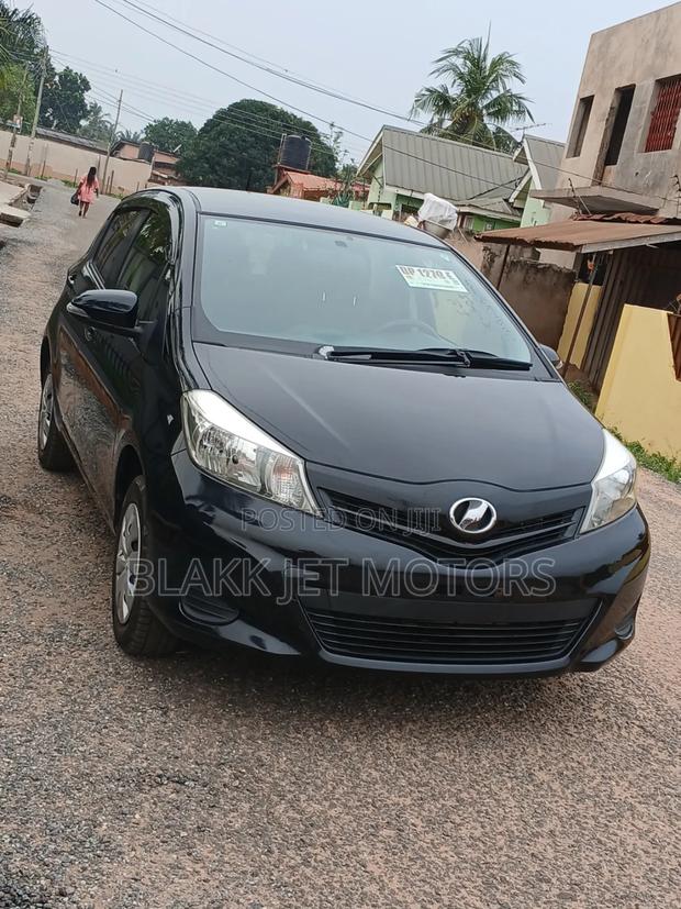 Toyota Vitz 1.3 AWD 5dr 2013 Black · Photo 1