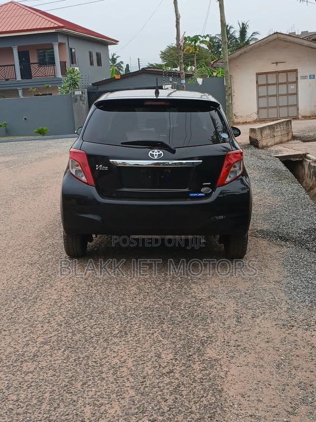 Toyota Vitz 1.3 AWD 5dr 2013 Black · Photo 4