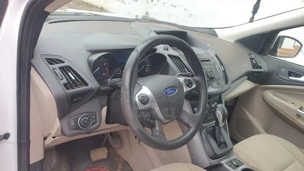 Ford Escape SE 4dr SUV (1.6L 4cyl Turbo 6A) 2015 White