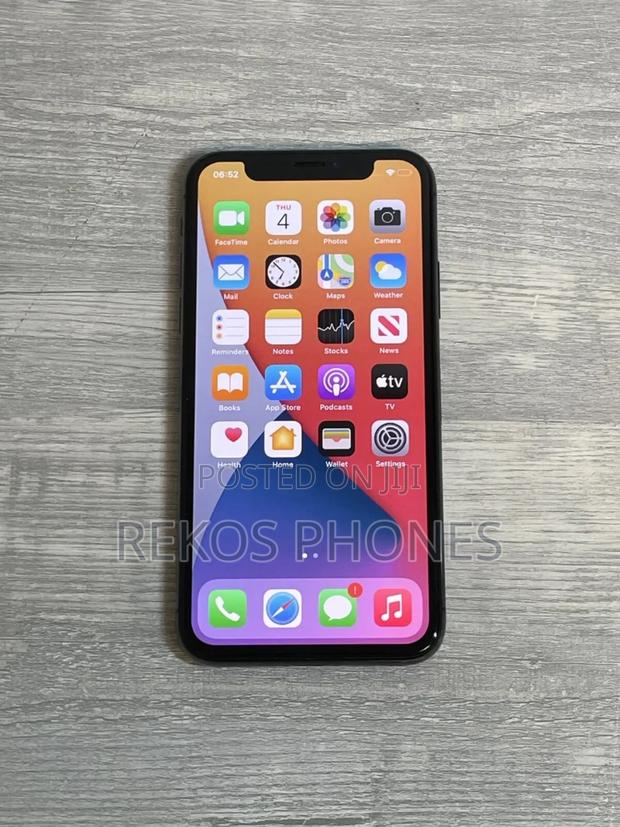 New Apple iPhone X 64 GB White photo 3