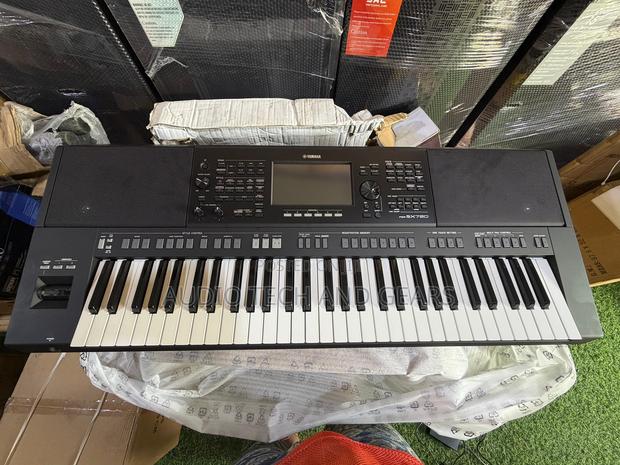 Yamaha PSR-Sx720 Electronic Keyboard · Photo 3