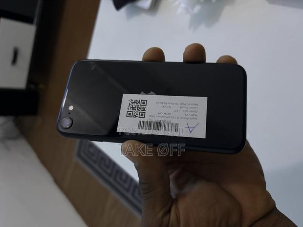 New Apple iPhone SE (2022) 64 GB Gray · Photo 4