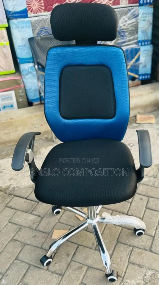 New Headrest Swivel Chair · Photo 2