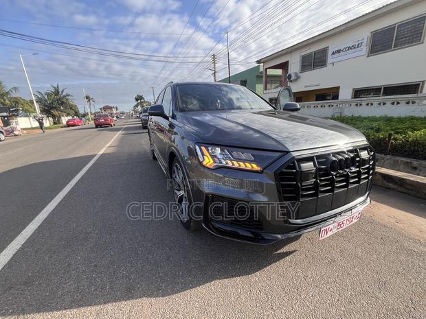 Audi Q7 2024 Gray