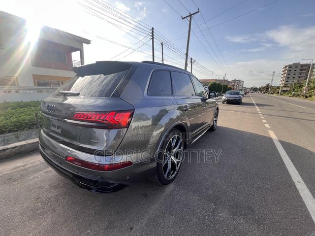 Audi Q7 2024 Gray