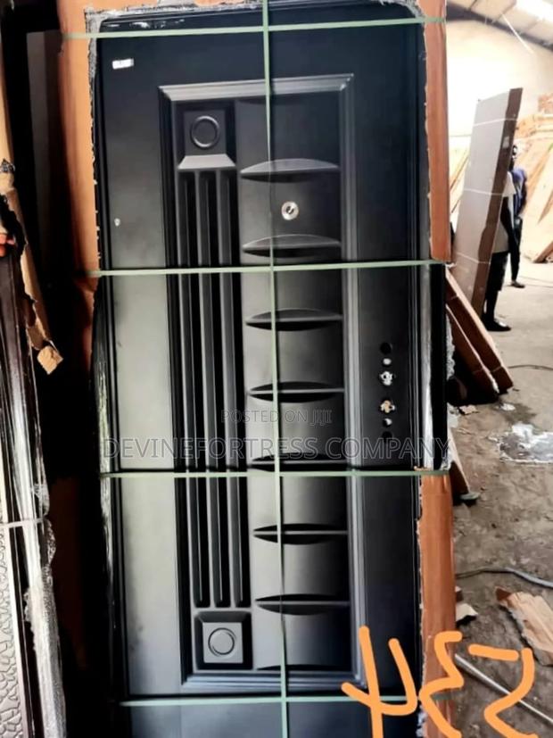 Sed Black Beautiful Strong Door Single