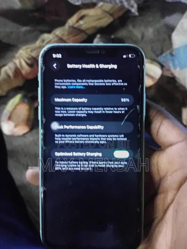 Apple iPhone 11 64 GB Green · Photo 1