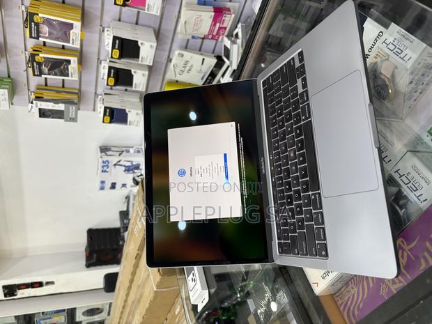 Laptop Apple MacBook Pro 2022 M2 8GB Apple M2 SSD 256GB
