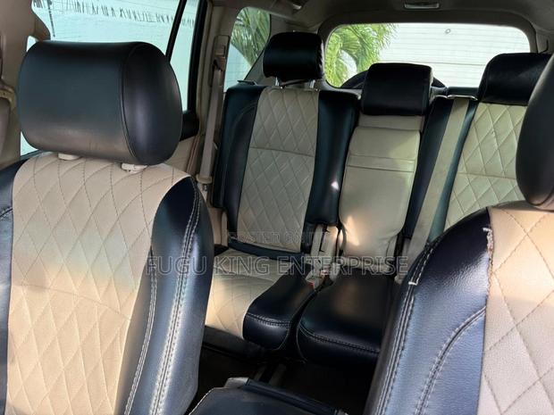 Toyota Land Cruiser Prado 2010 Black photo 5