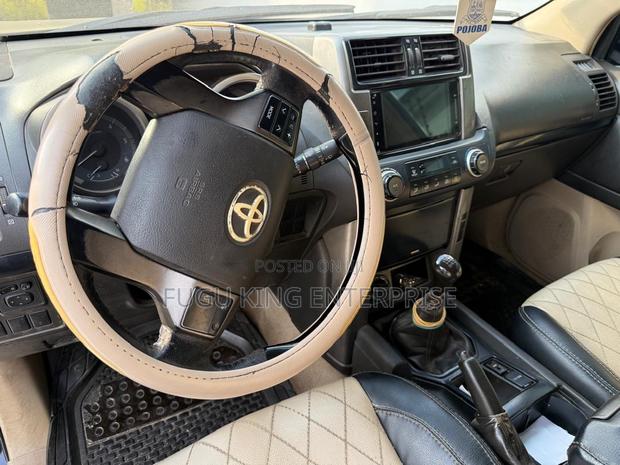 Toyota Land Cruiser Prado 2010 Black photo 6