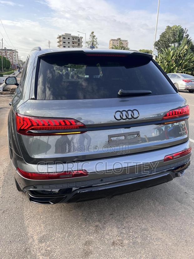Audi Q7 2024 Gray